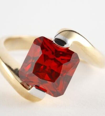 What are the Benefits and Properties of Garnet stone